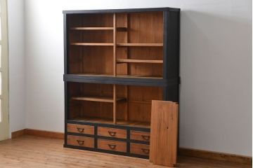 アンティーク家具　アンティークペイント モールガラス二段重ね収納棚(飾り棚、食器棚)