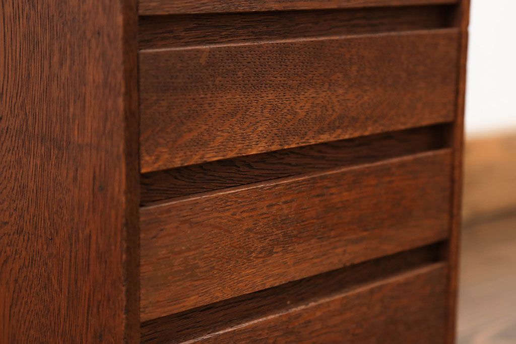 アンティーク家具　アンティーク 古いナラ材のシンプルな6杯小引き出し