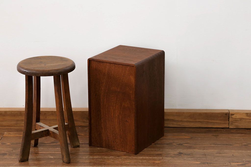 アンティーク家具　アンティーク 古いナラ材のシンプルな6杯小引き出し