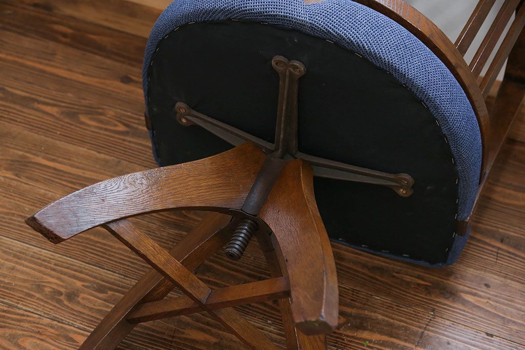 アンティーク家具　大正ロマン 古いナラ材の回転椅子(デスクチェア、回転イス)