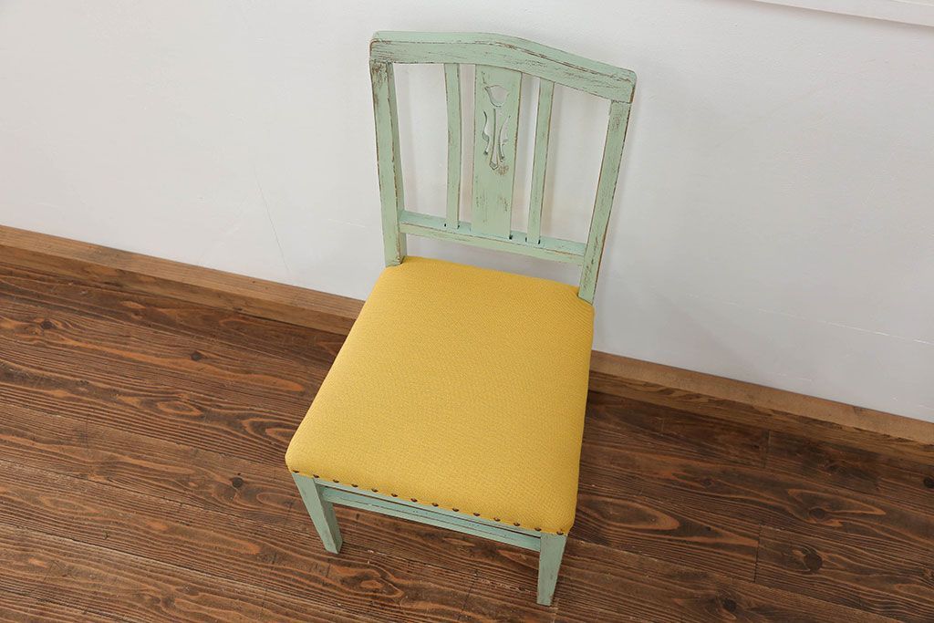 アンティーク家具　アンティークペイント かわいいデザインの椅子(チェア、イス)