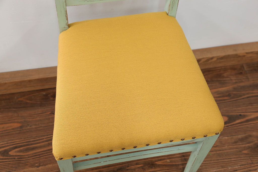 アンティーク家具　アンティークペイント かわいいデザインの椅子(チェア、イス)