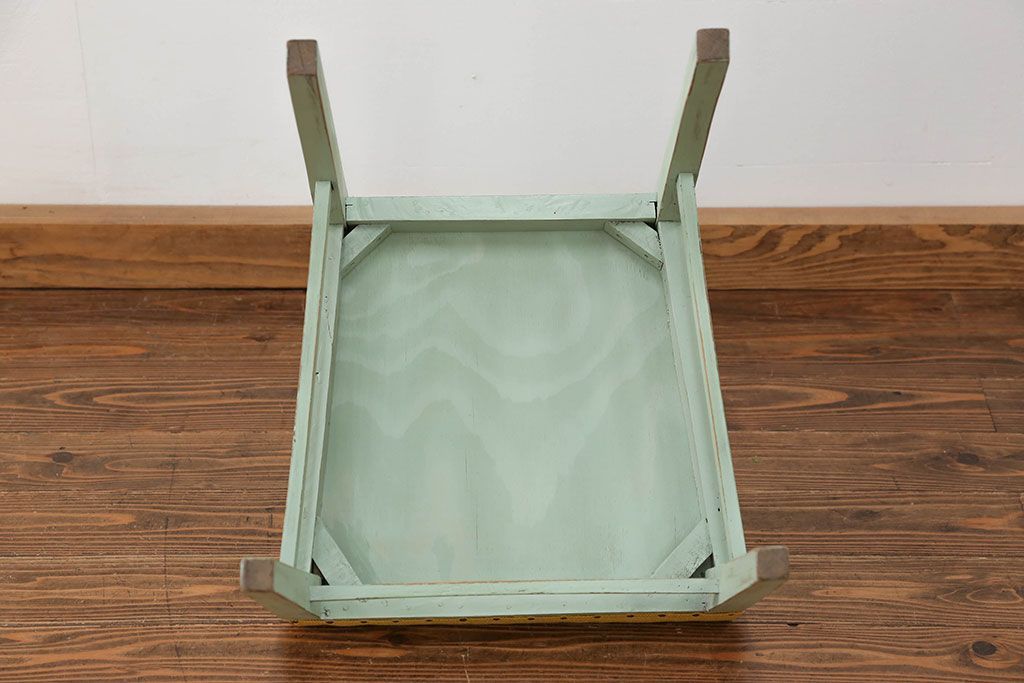 アンティーク家具　アンティークペイント かわいいデザインの椅子(チェア、イス)