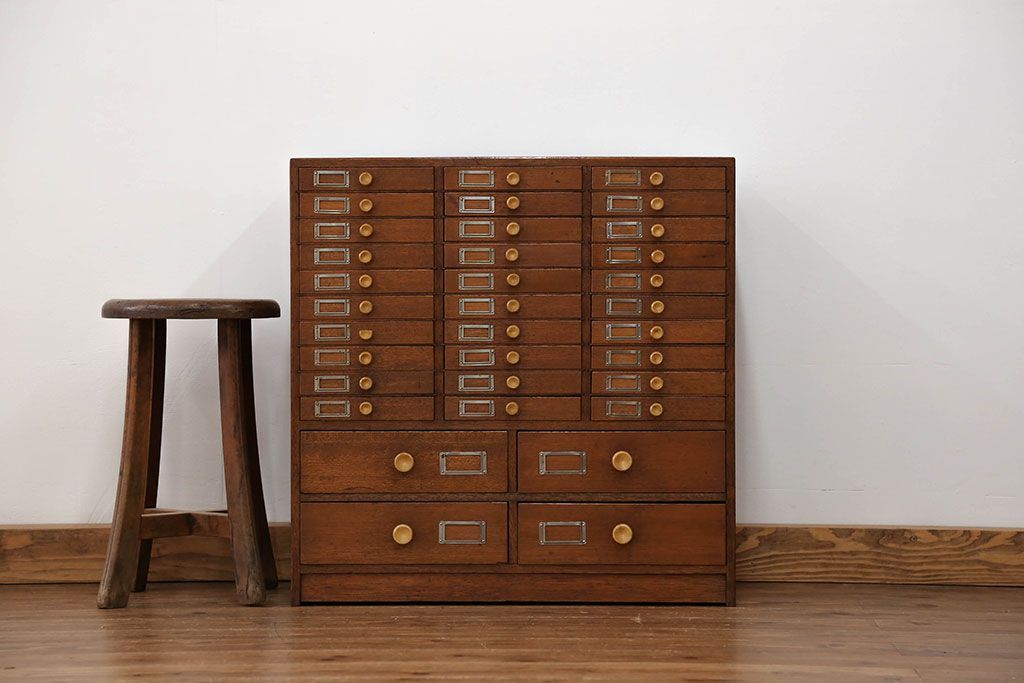 レトロ家具　昭和レトロ ネームプレート付き 34杯 アンティーク小引き出し