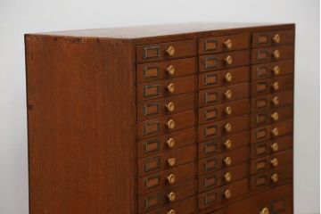 レトロ家具　昭和レトロ ネームプレート付き 34杯 アンティーク小引き出し