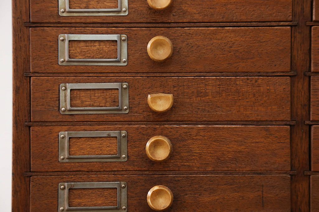 レトロ家具　昭和レトロ ネームプレート付き 34杯 アンティーク小引き出し