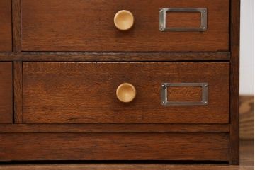 レトロ家具　昭和レトロ ネームプレート付き 34杯 アンティーク小引き出し