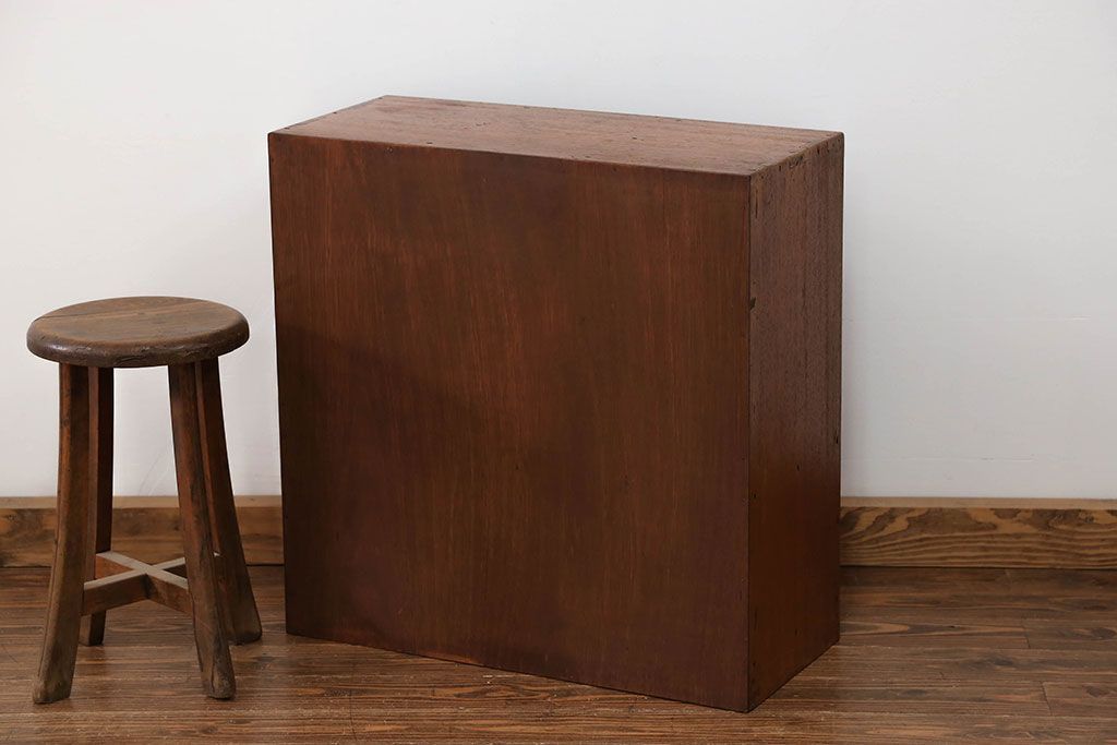 レトロ家具　昭和レトロ ネームプレート付き 34杯 アンティーク小引き出し