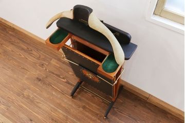 アンティーク雑貨　ジャンク品 イタリア製 豪華な作りのパンツプレスハンガー(ズボンプレッサー)