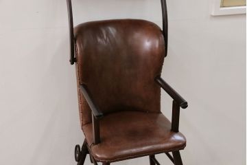 アンティーク家具　イギリスアンティーク 本革仕上げの上質な2WAYベビーチェア(キッズチェア)