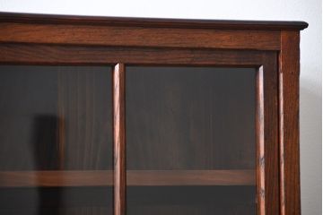 アンティーク家具　アンティーク 前面栗材の薄型収納棚(本棚、飾り棚)