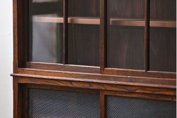 アンティーク家具　アンティーク 前面栗材の薄型収納棚(本棚、飾り棚)