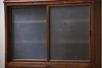 アンティーク家具　アンティーク 前面栗材の薄型収納棚(本棚、飾り棚)
