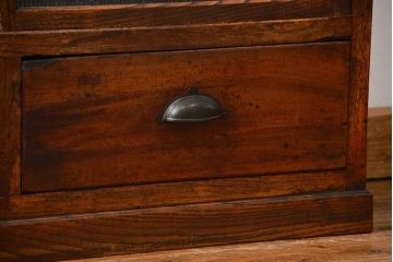 アンティーク家具　アンティーク 前面栗材の薄型収納棚(本棚、飾り棚)