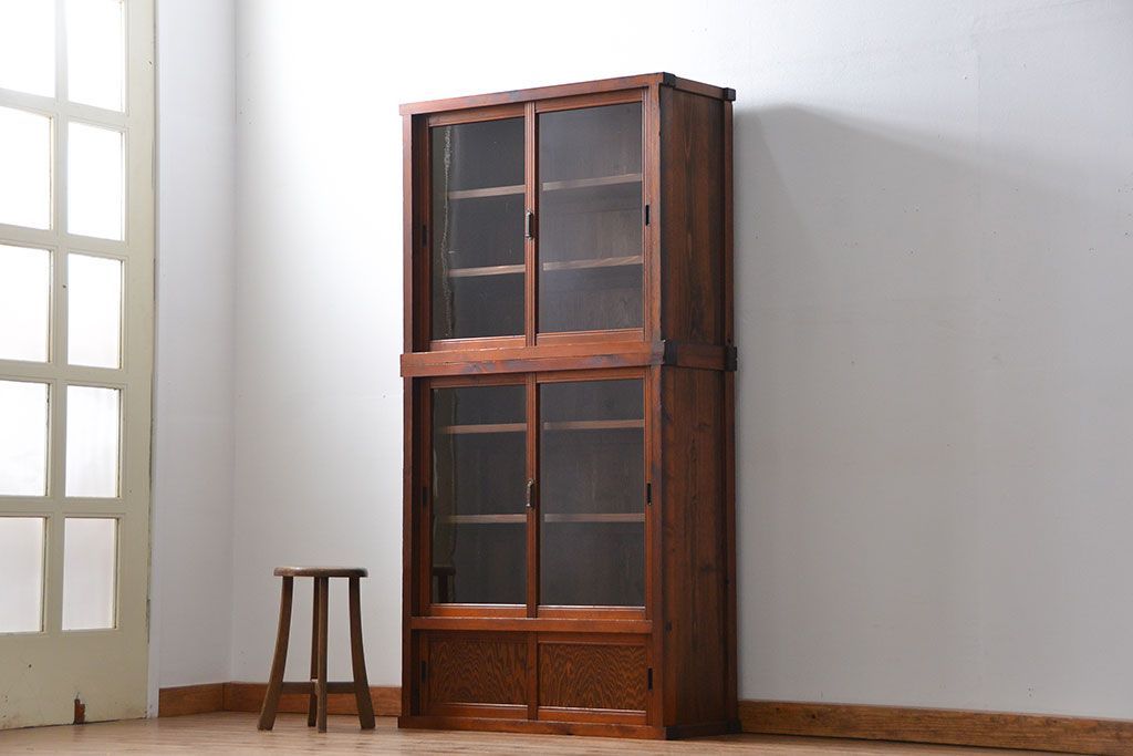 アンティーク家具　アンティーク 古い木のシンプルな二段重ね収納棚 (書棚、食器棚)