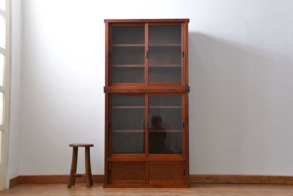 アンティーク家具　アンティーク 古い木のシンプルな二段重ね収納棚 (書棚、食器棚)