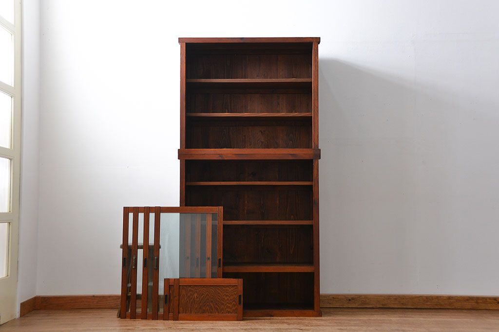 アンティーク家具　アンティーク 古い木のシンプルな二段重ね収納棚 (書棚、食器棚)