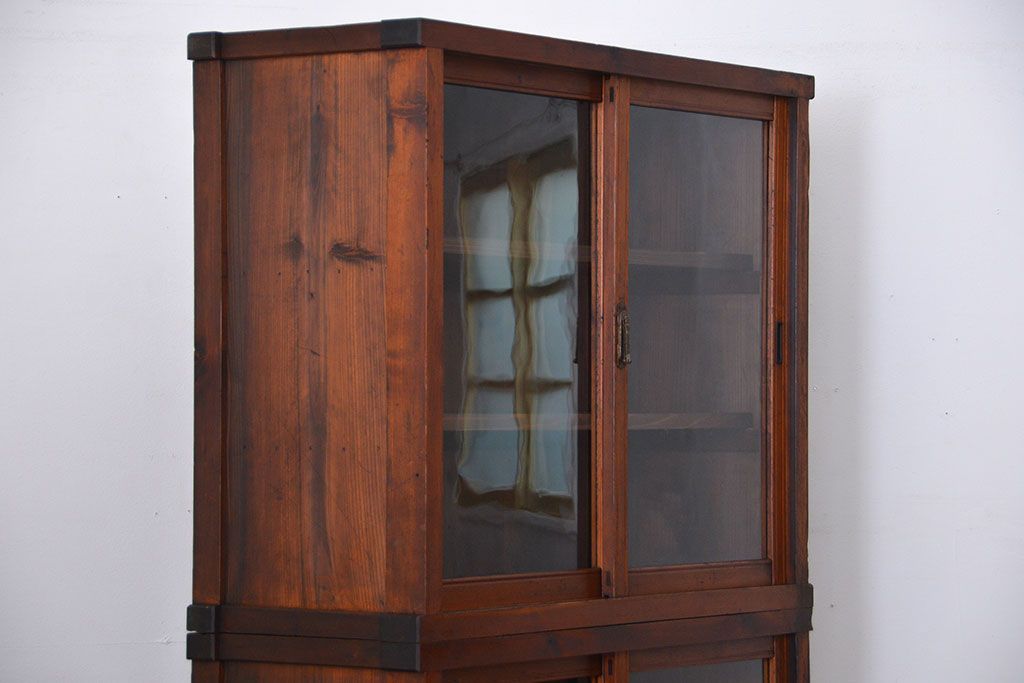 アンティーク家具　アンティーク 古い木のシンプルな二段重ね収納棚 (書棚、食器棚)