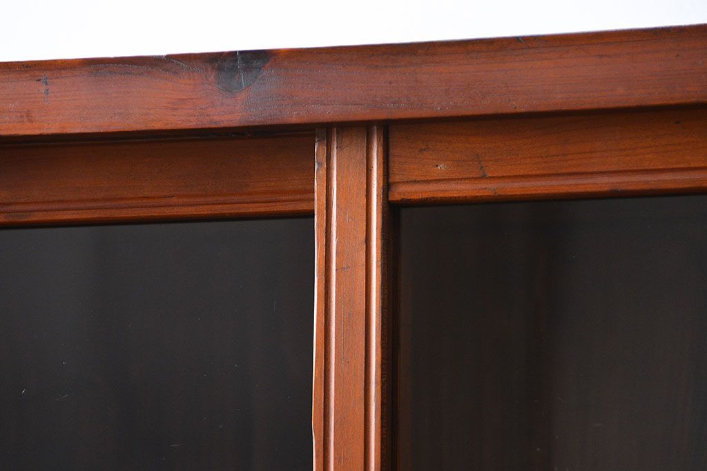 アンティーク家具　アンティーク 古い木のシンプルな二段重ね収納棚 (書棚、食器棚)