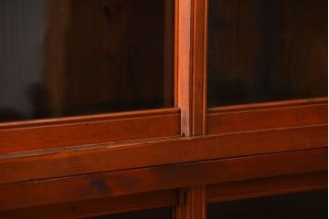 アンティーク家具　アンティーク 古い木のシンプルな二段重ね収納棚 (書棚、食器棚)