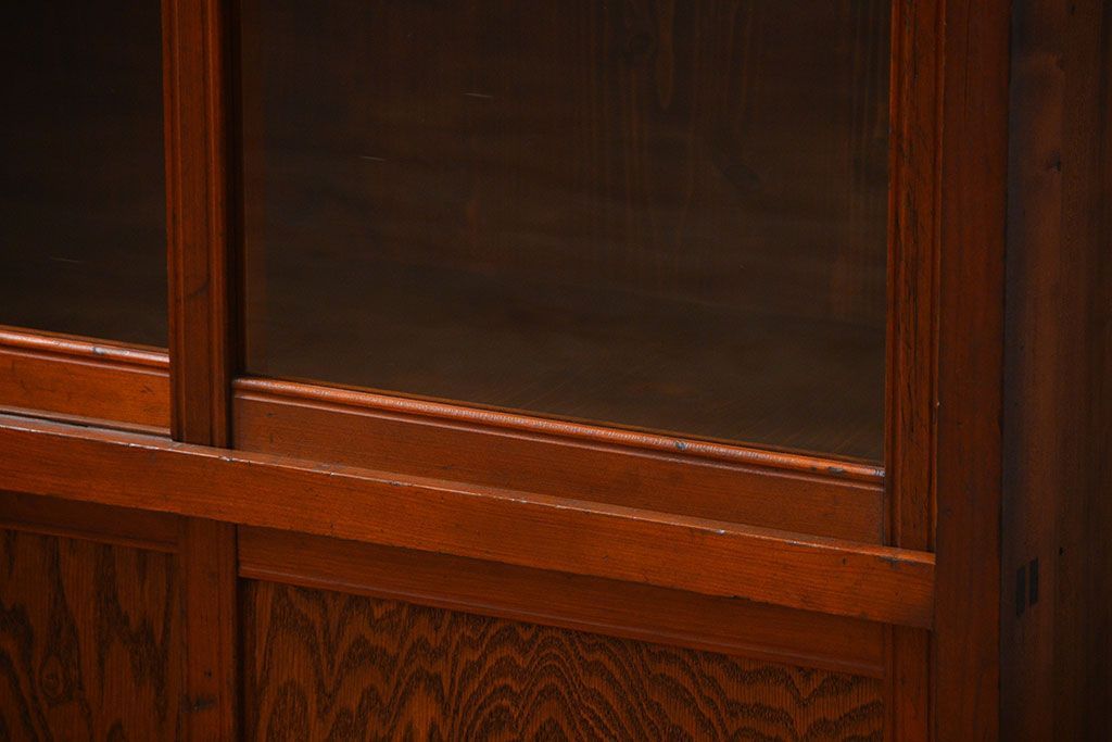 アンティーク家具　アンティーク 古い木のシンプルな二段重ね収納棚 (書棚、食器棚)