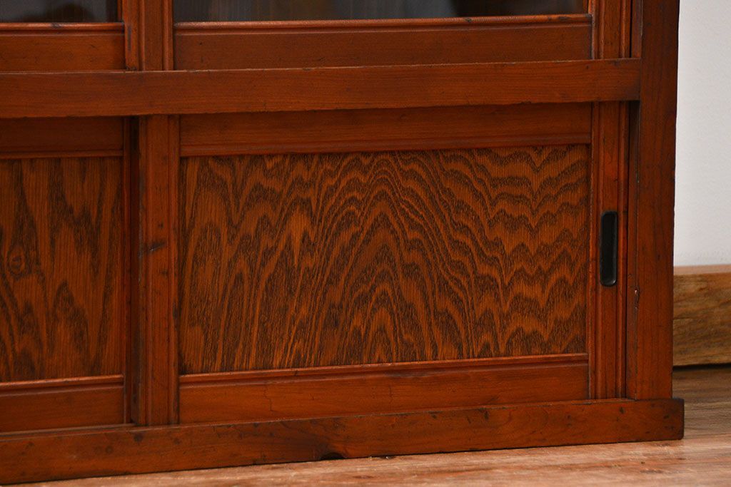 アンティーク家具　アンティーク 古い木のシンプルな二段重ね収納棚 (書棚、食器棚)