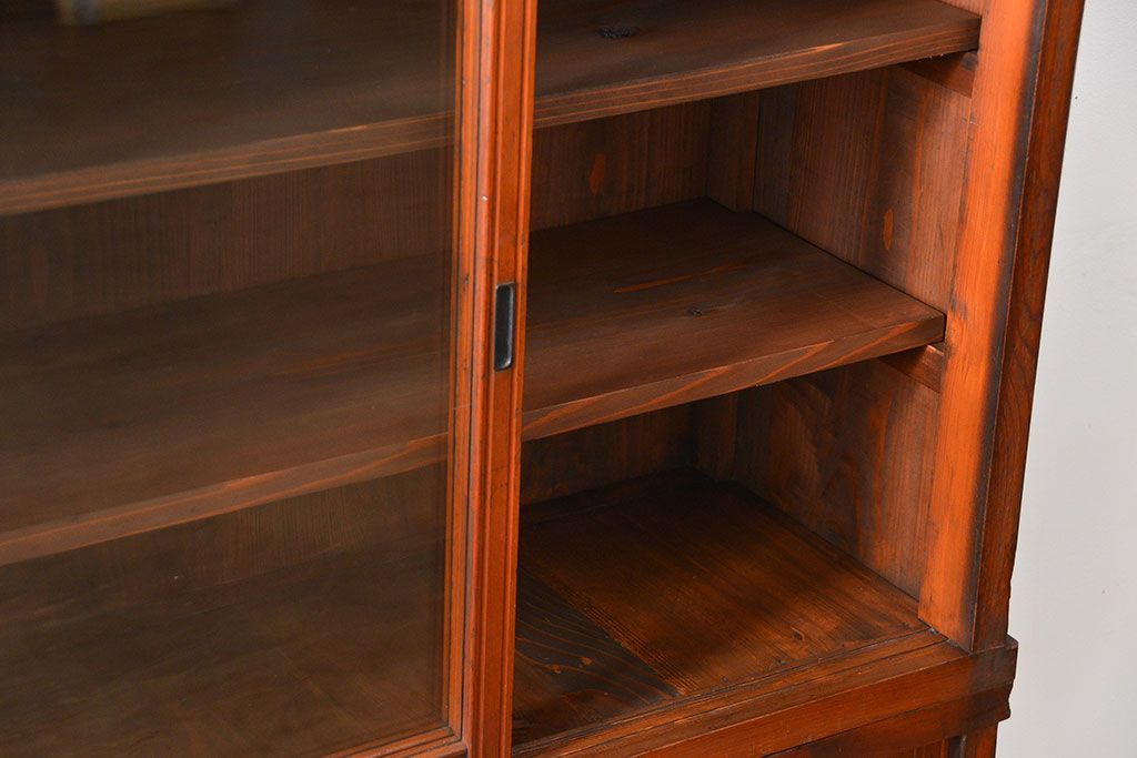 アンティーク家具　アンティーク 古い木のシンプルな二段重ね収納棚 (書棚、食器棚)