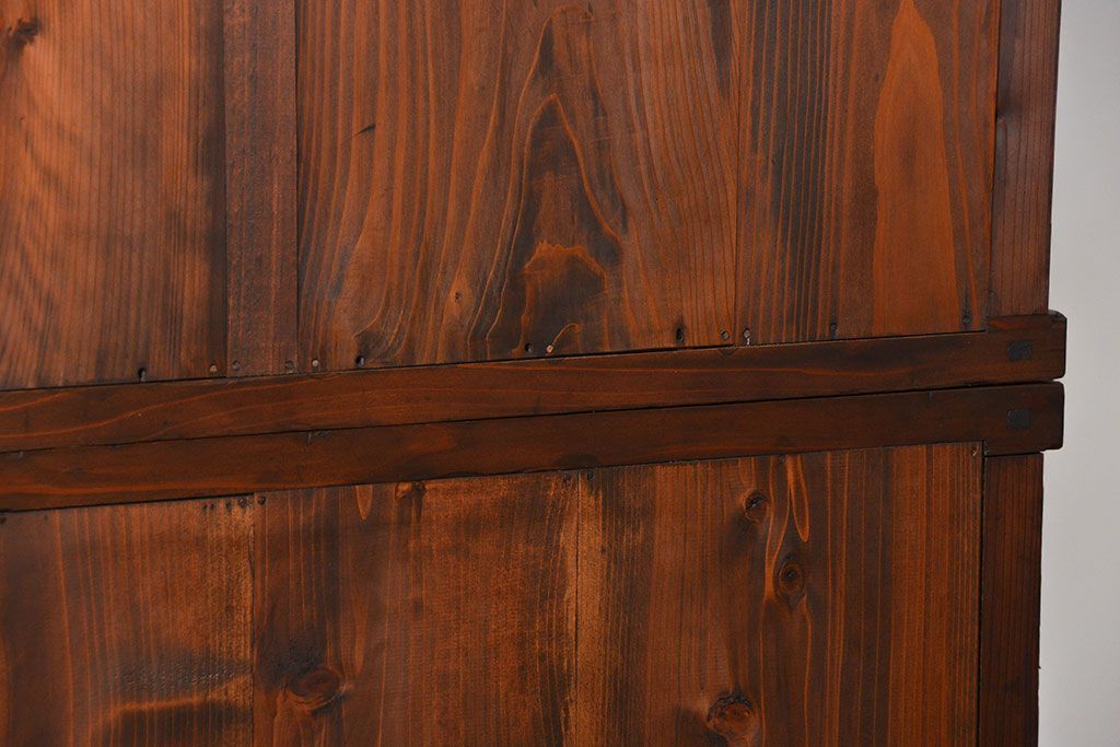 アンティーク家具　アンティーク 古い木のシンプルな二段重ね収納棚 (書棚、食器棚)