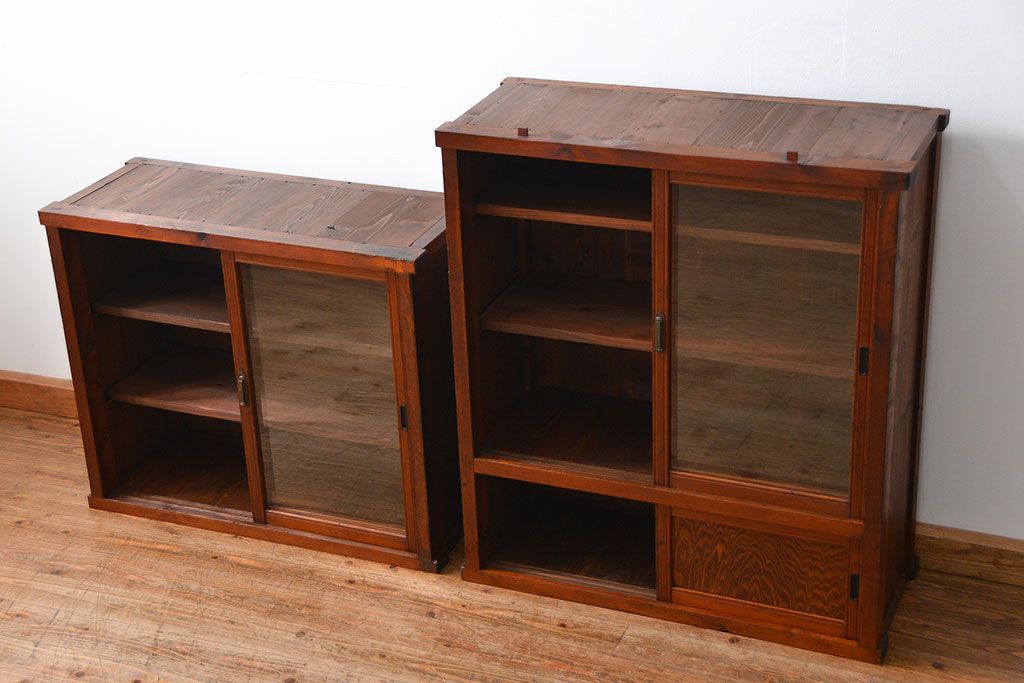 アンティーク家具　アンティーク 古い木のシンプルな二段重ね収納棚 (書棚、食器棚)