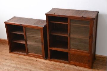 アンティーク家具　アンティーク 古い木のシンプルな二段重ね収納棚 (書棚、食器棚)