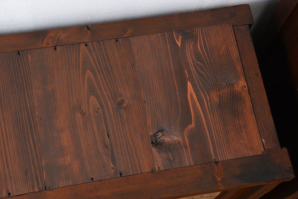 アンティーク家具　アンティーク 古い木のシンプルな二段重ね収納棚 (書棚、食器棚)