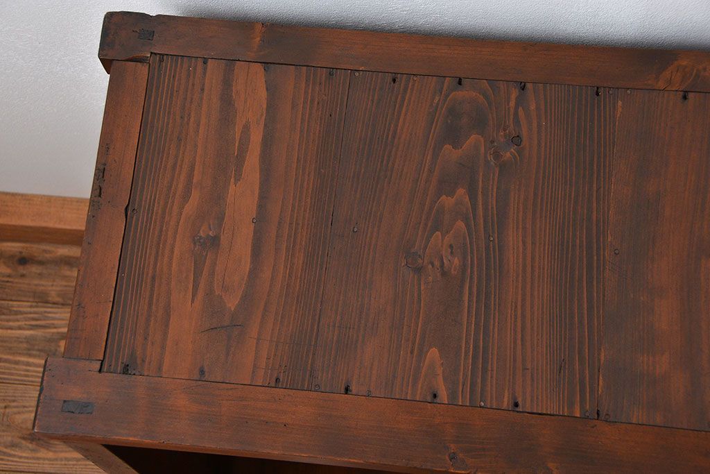 アンティーク家具　アンティーク 古い木のシンプルな二段重ね収納棚 (書棚、食器棚)