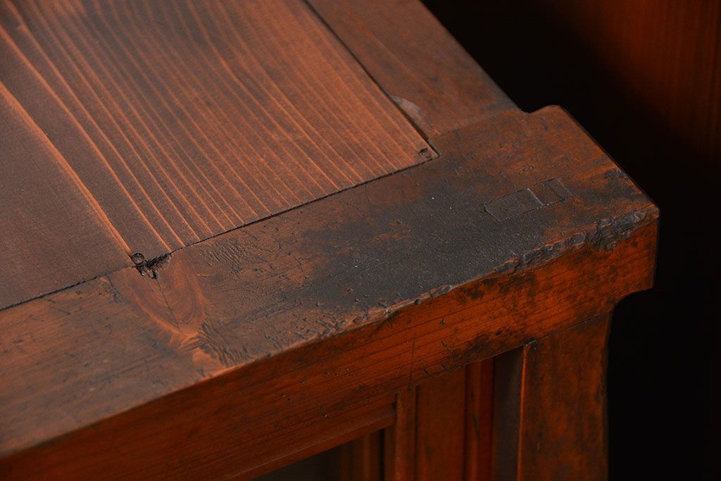 アンティーク家具　アンティーク 古い木のシンプルな二段重ね収納棚 (書棚、食器棚)