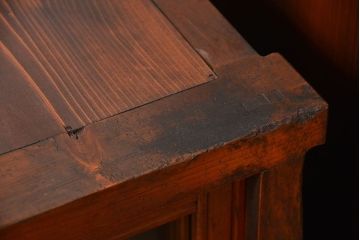 アンティーク家具　アンティーク 古い木のシンプルな二段重ね収納棚 (書棚、食器棚)