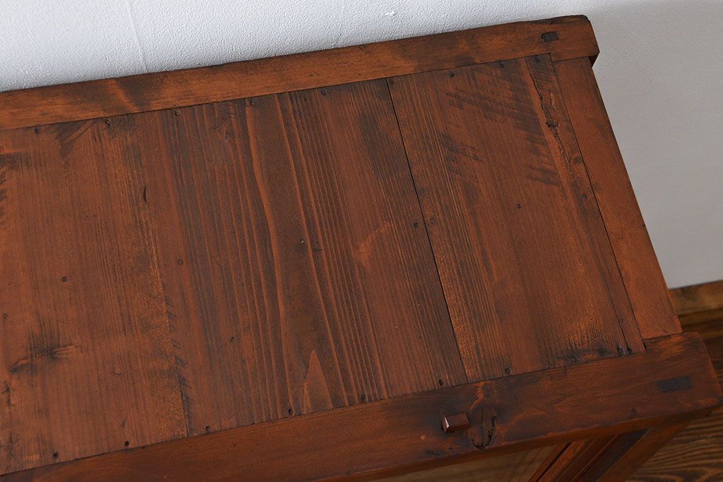 アンティーク家具　アンティーク 古い木のシンプルな二段重ね収納棚 (書棚、食器棚)