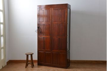 中古 高級家具 唐木製の螺鈿細工入りの中国飾り棚 (キャビネット、ガラスケース)