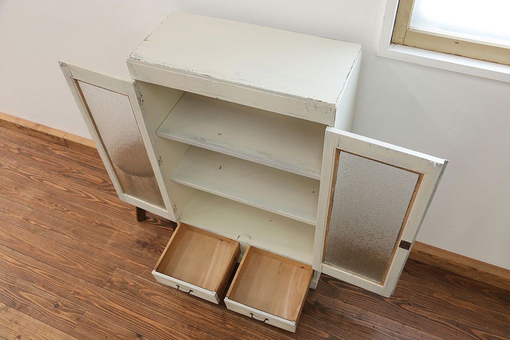 アンティーク家具　アンティークペイント ダイヤガラス入りのブックケース(本箱、収納棚)