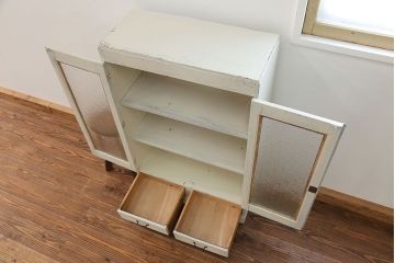 アンティーク家具　アンティークペイント ダイヤガラス入りのブックケース(本箱、収納棚)