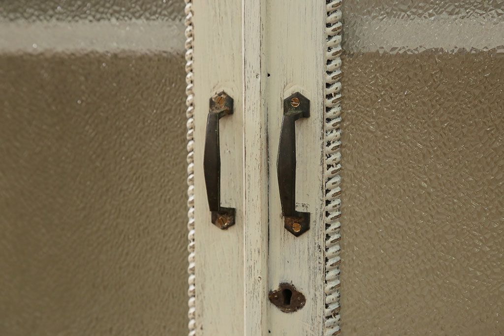 アンティーク家具　アンティークペイント ダイヤガラス入りのブックケース(本箱、収納棚)