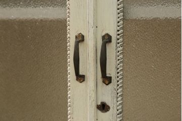 アンティーク家具　アンティークペイント ダイヤガラス入りのブックケース(本箱、収納棚)