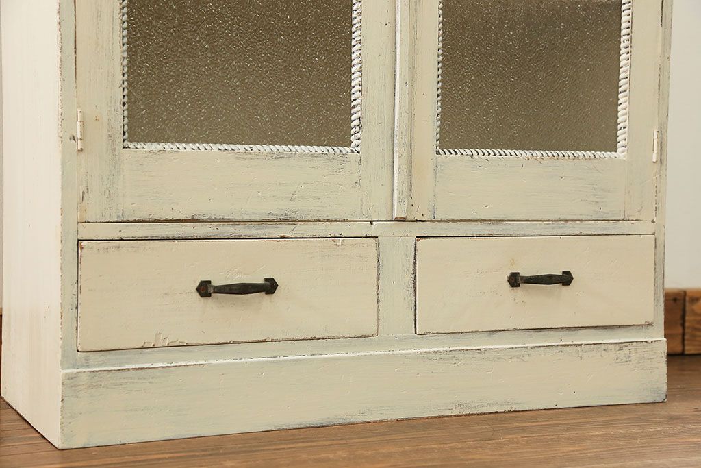 アンティーク家具　アンティークペイント ダイヤガラス入りのブックケース(本箱、収納棚)