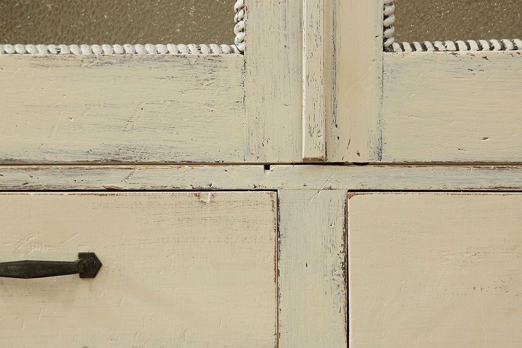 アンティーク家具　アンティークペイント ダイヤガラス入りのブックケース(本箱、収納棚)