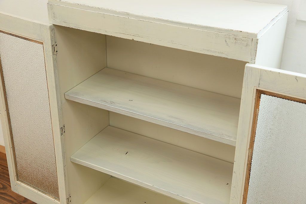 アンティーク家具　アンティークペイント ダイヤガラス入りのブックケース(本箱、収納棚)