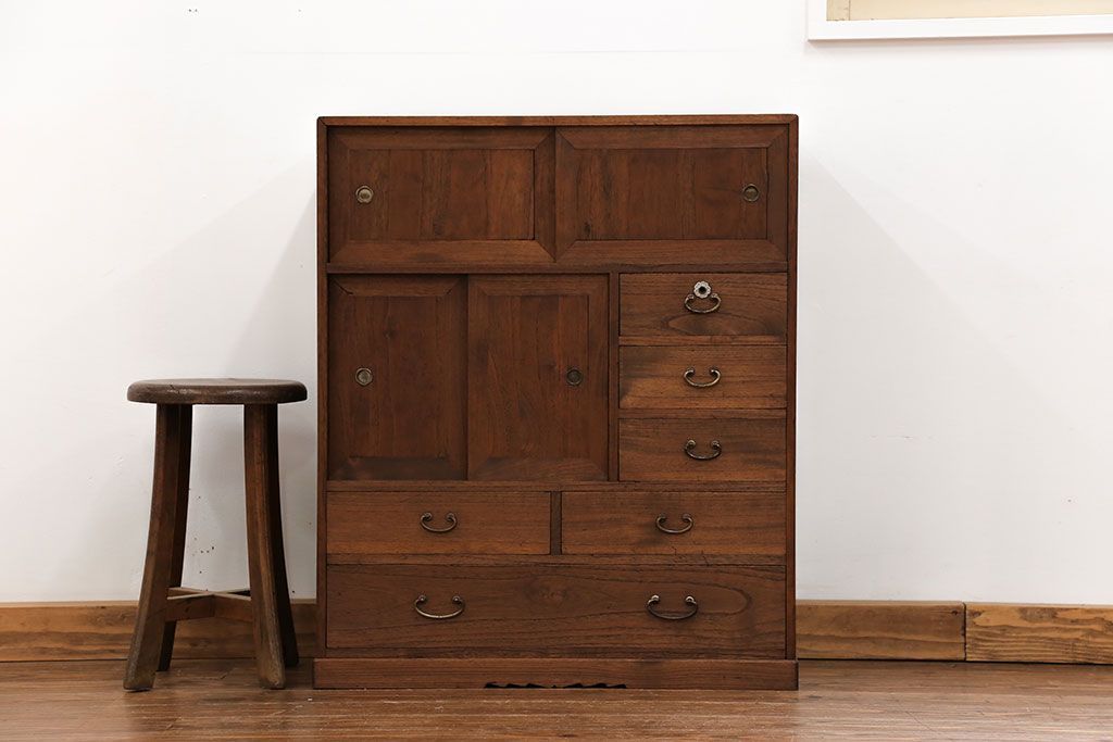 アンティーク家具　古民具・骨董 古い木の小振りな収納棚(箪笥)