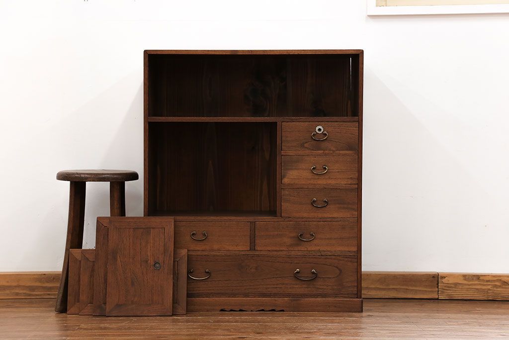 アンティーク家具　古民具・骨董 古い木の小振りな収納棚(箪笥)