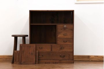 アンティーク家具　古民具・骨董 古い木の小振りな収納棚(箪笥)