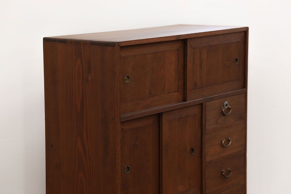 アンティーク家具　古民具・骨董 古い木の小振りな収納棚(箪笥)