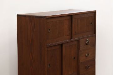 アンティーク家具　古民具・骨董 古い木の小振りな収納棚(箪笥)