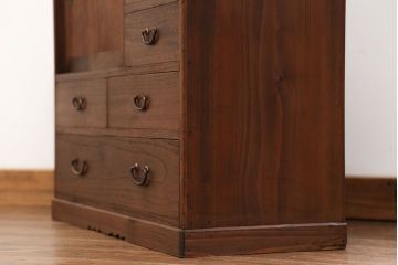 アンティーク家具　古民具・骨董 古い木の小振りな収納棚(箪笥)