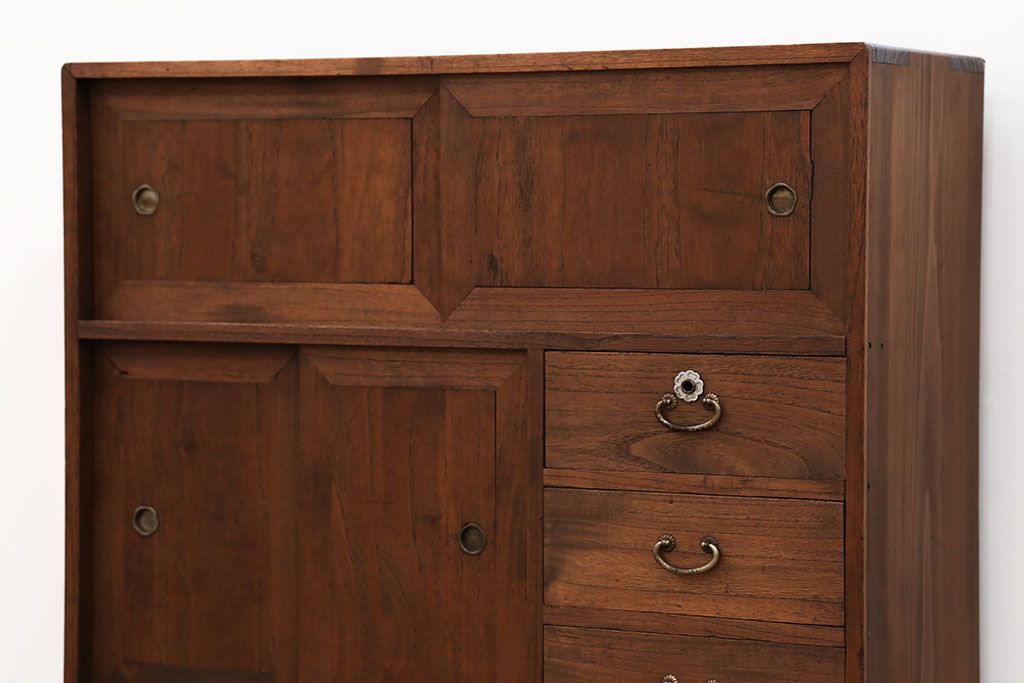 アンティーク家具　古民具・骨董 古い木の小振りな収納棚(箪笥)